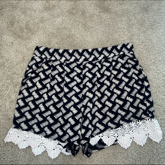 A. Byer Black & Cream High Waist shorts size S - Picture 3 of 10